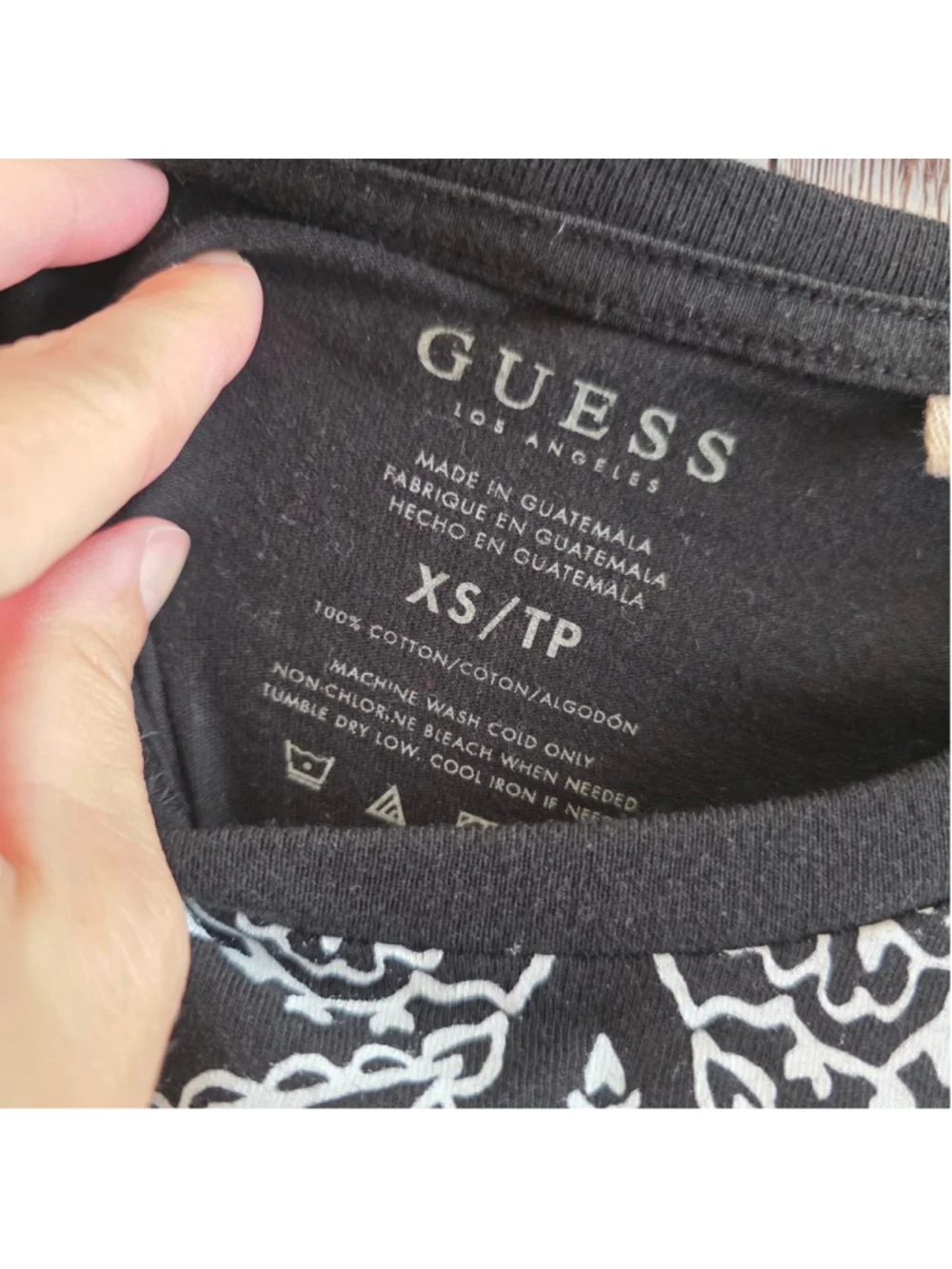 Men's GUESS Black and White Bandana Print Short Sleeve Tee XS - Picture 4 of 6